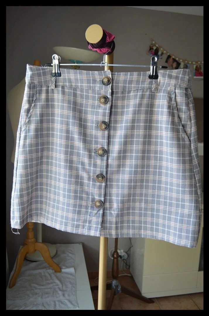 Jupe Lamorena – 38 – Gris – Boutonnage avant élégant
